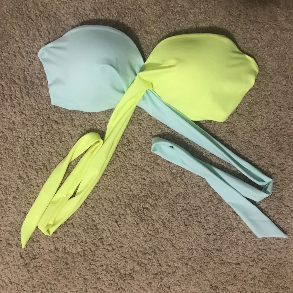 Strapless Victoria’s Secret Pink bikini top